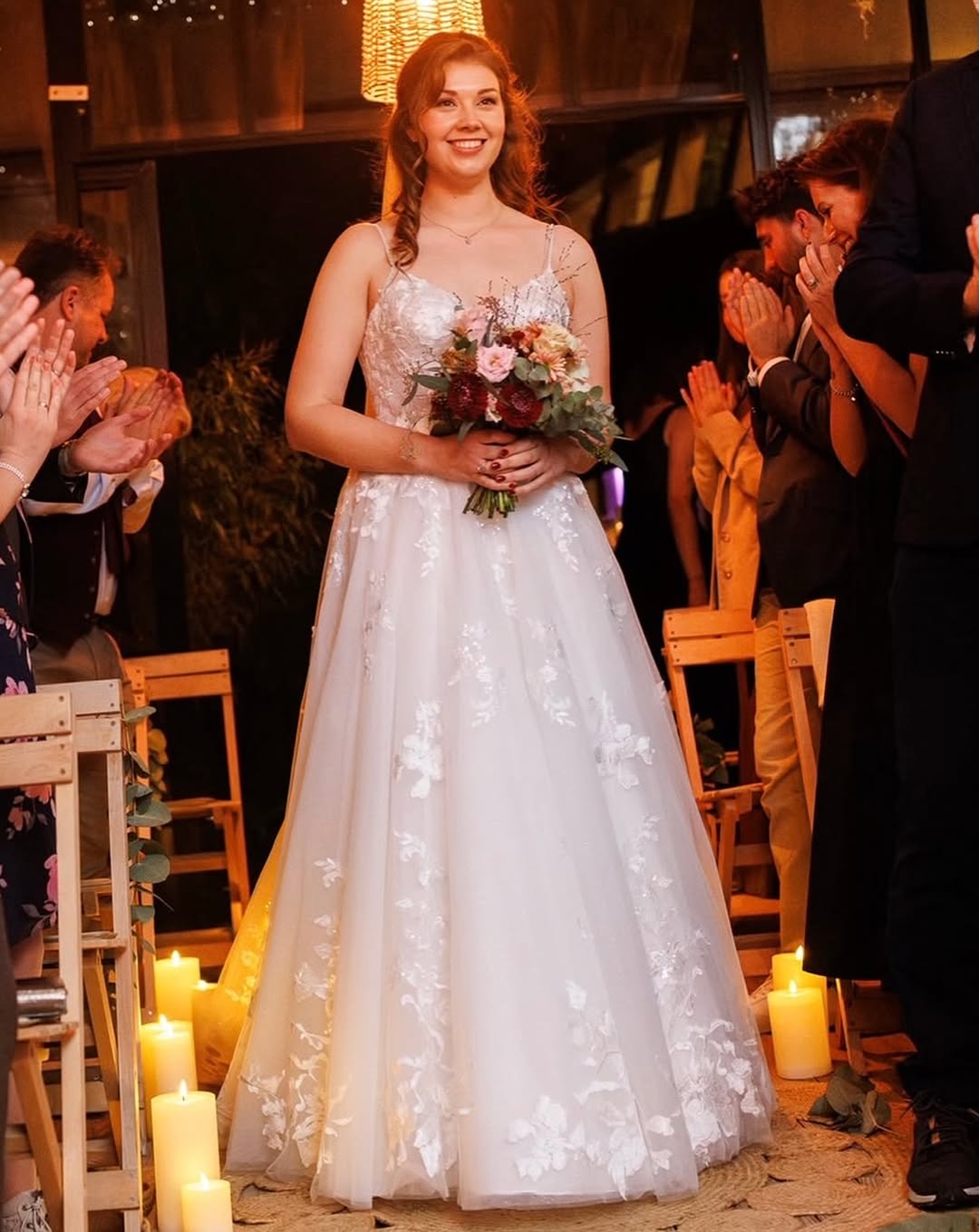 Stralend tijdens de ceremonie